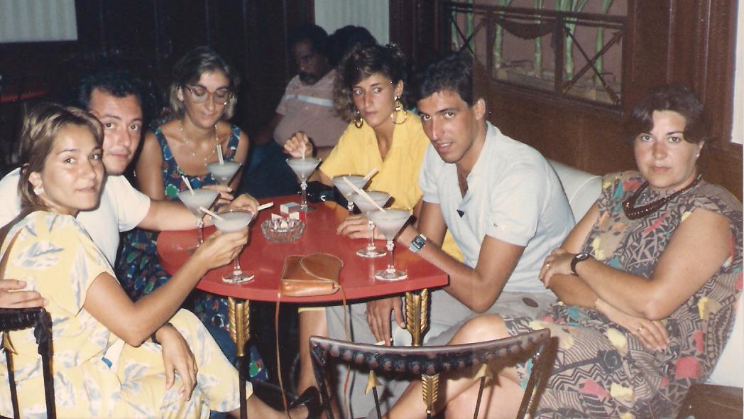 Inmaculada en Cuba con Pili Carrera y otros amigos, 1987.