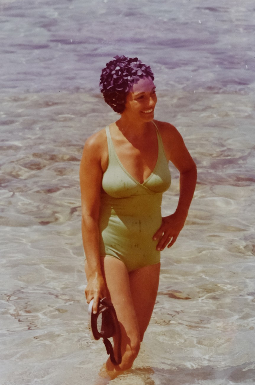 Rosa Vicenta en una playa de Ibiza